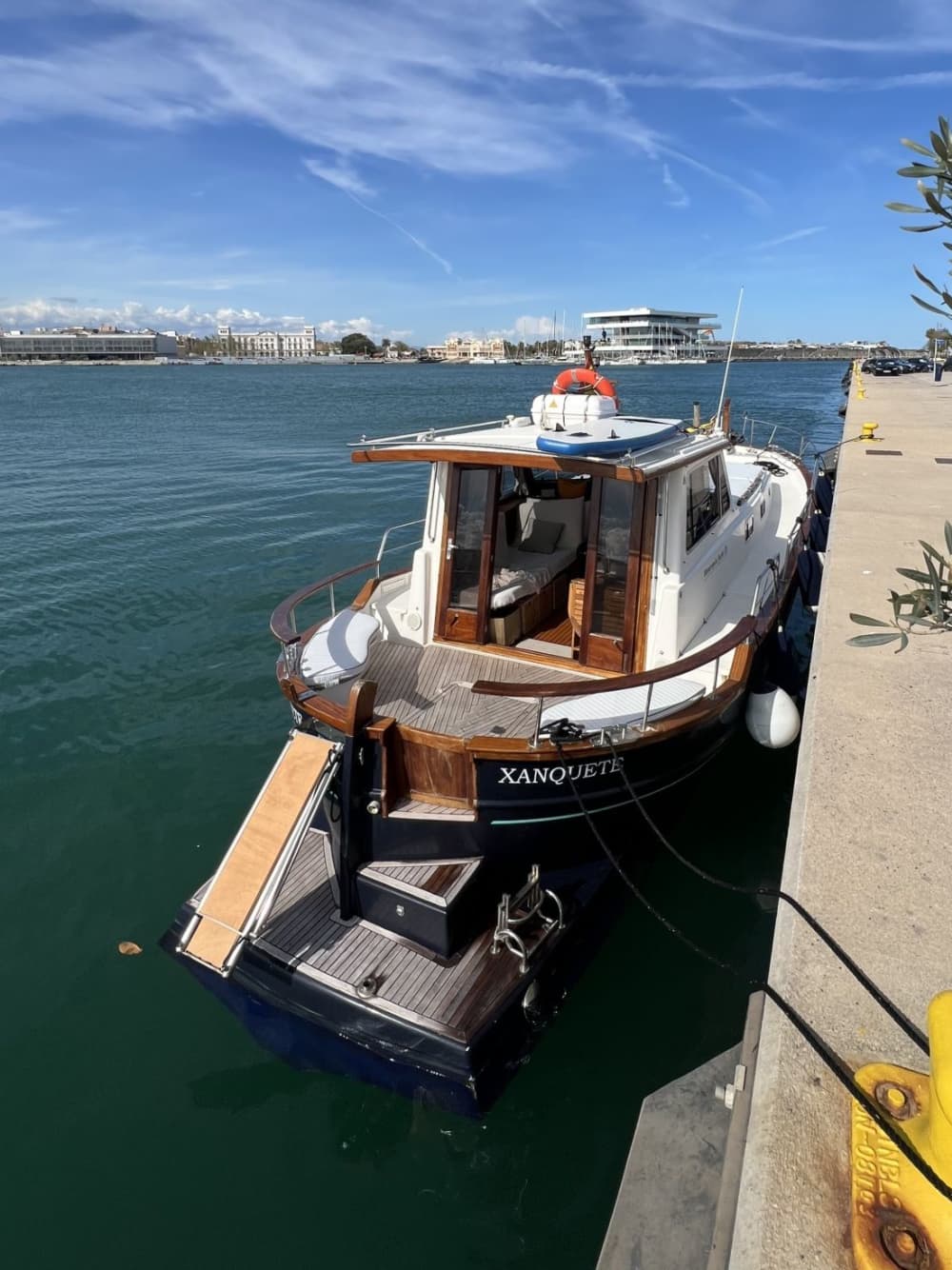 Naviga per 2 ore su un minorchino a Valencia.