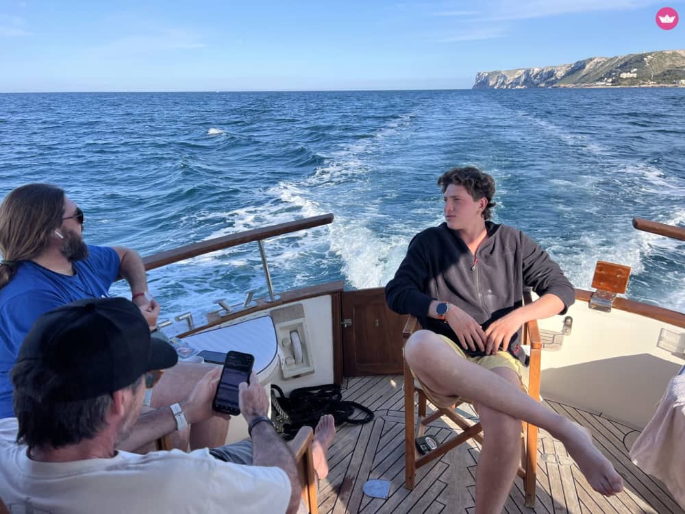 Naviga per 2 ore su un minorchino a Valencia.