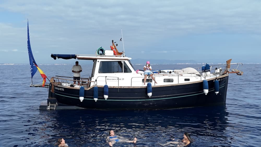 Naviga per 2 ore su un minorchino a Valencia.