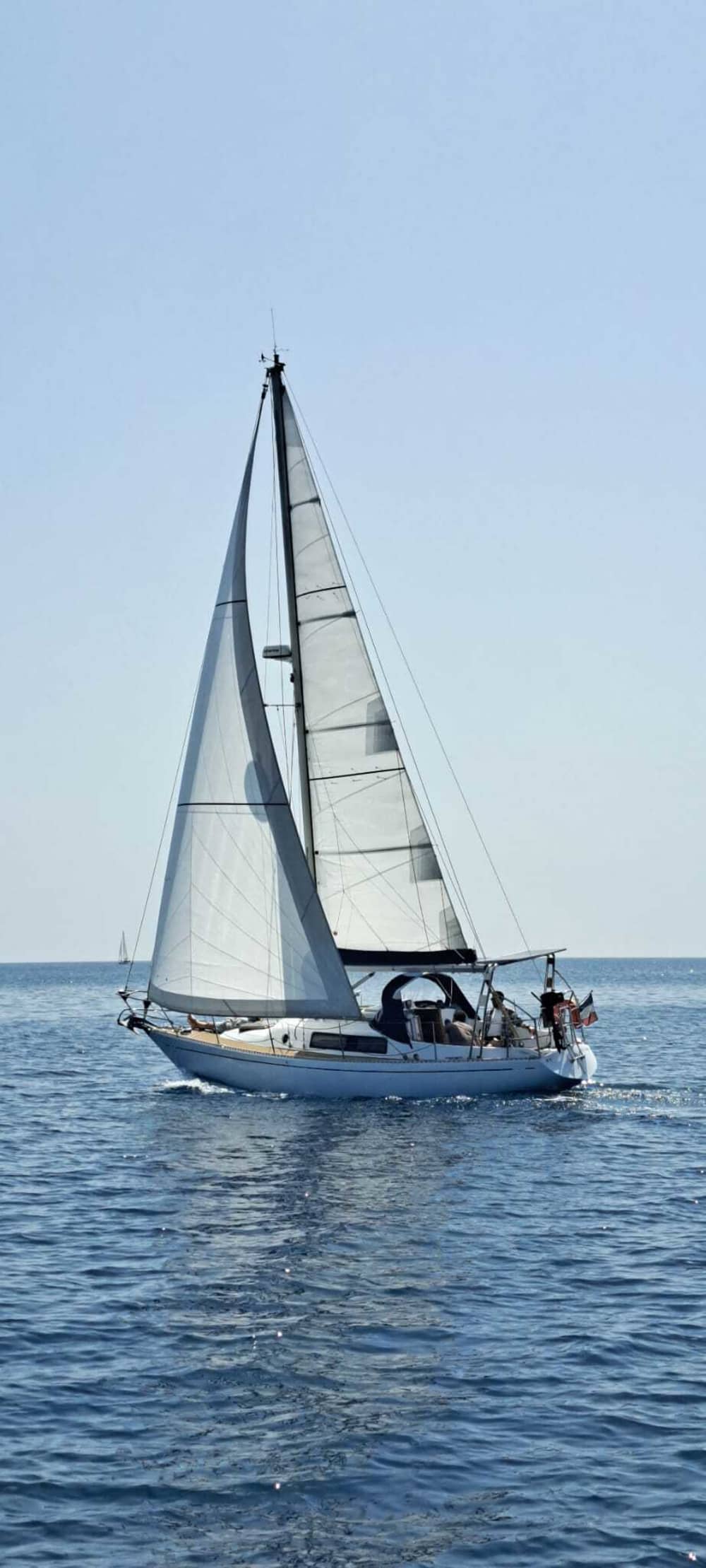 Mer, amour et soleil : une journée riche en émotions sur un voilier