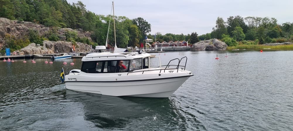 Descubra Estocolmo: Meio dia de pura alegria em uma lancha.