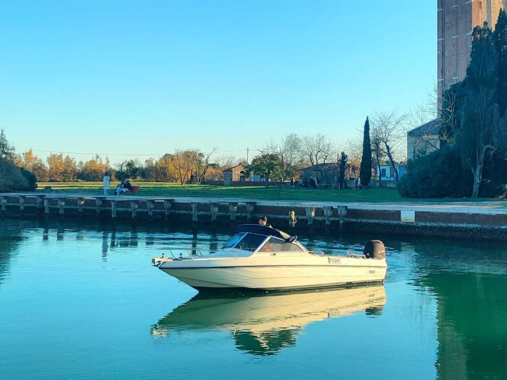 Versteckte Juwelen der Lagune von Venedig: 3-stündige Tour an Bord des Rover Marine 21