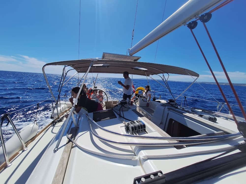 Excursion en bateau privé à Comino (Blue Lagoon, Crystal Lagoon et Grottes)