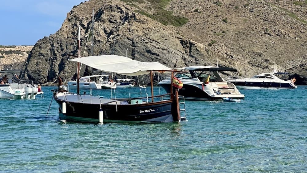 Neem een halve dag de tijd om te ontspannen op een motorboot in Port d'Addaia.