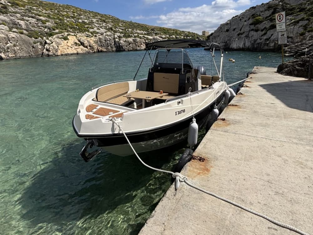 Mediterranean Freedom: A Luxurious Half-Day Boat Escape