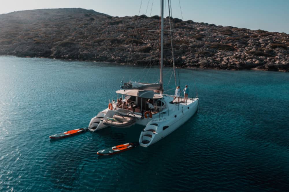 Crociera di lusso in barca a vela a Spinalonga e nelle baie nascoste del Golfo di Mirabello