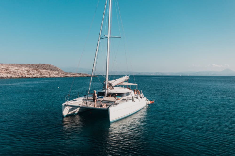 Crociera di lusso in barca a vela a Spinalonga e nelle baie nascoste del Golfo di Mirabello