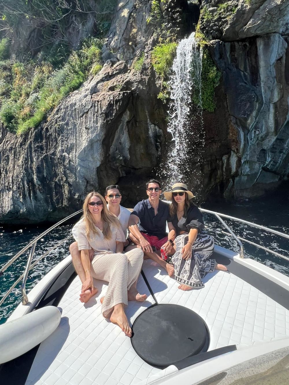 Capri-Rundreise – Im Blau des kristallklaren Wassers und zur Entdeckung verborgener Höhlen