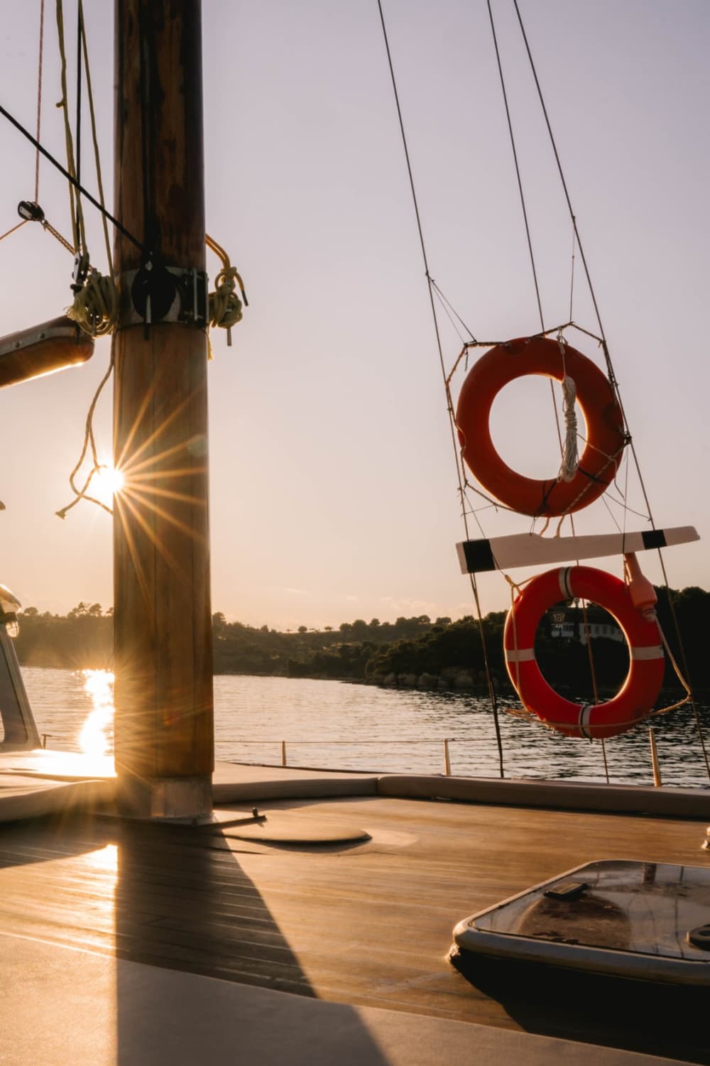 Enjoy 6h on a traditional yacht to explore Porto Cheli & Spetses