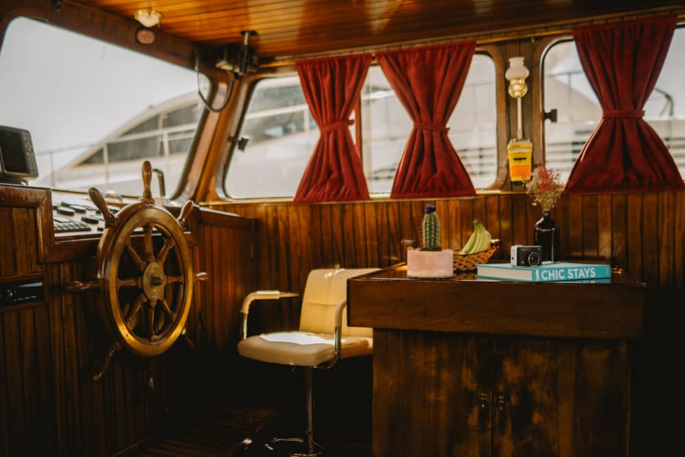 Enjoy 6h on a traditional yacht to explore Porto Cheli & Spetses