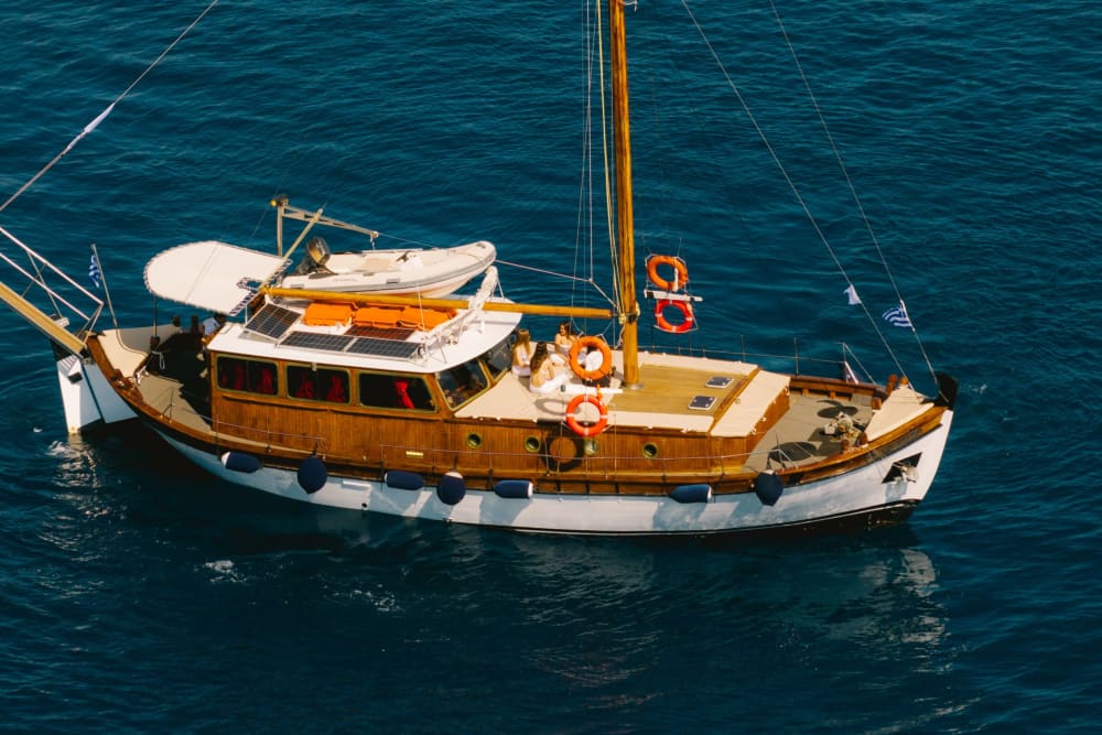 Enjoy 6h on a traditional yacht to explore Porto Cheli & Spetses