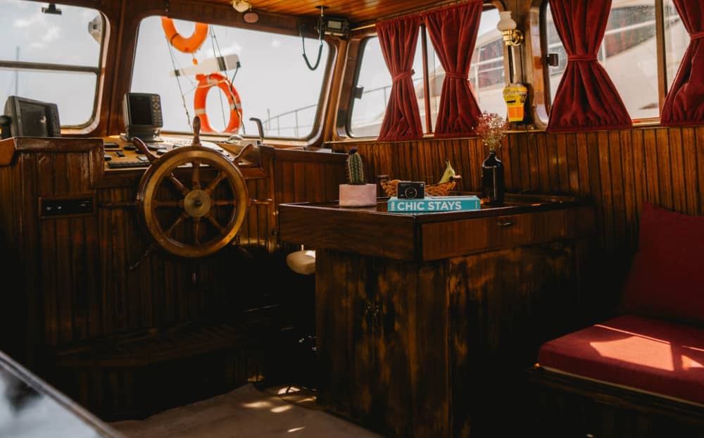 Enjoy 6h on a traditional yacht to explore Porto Cheli & Spetses