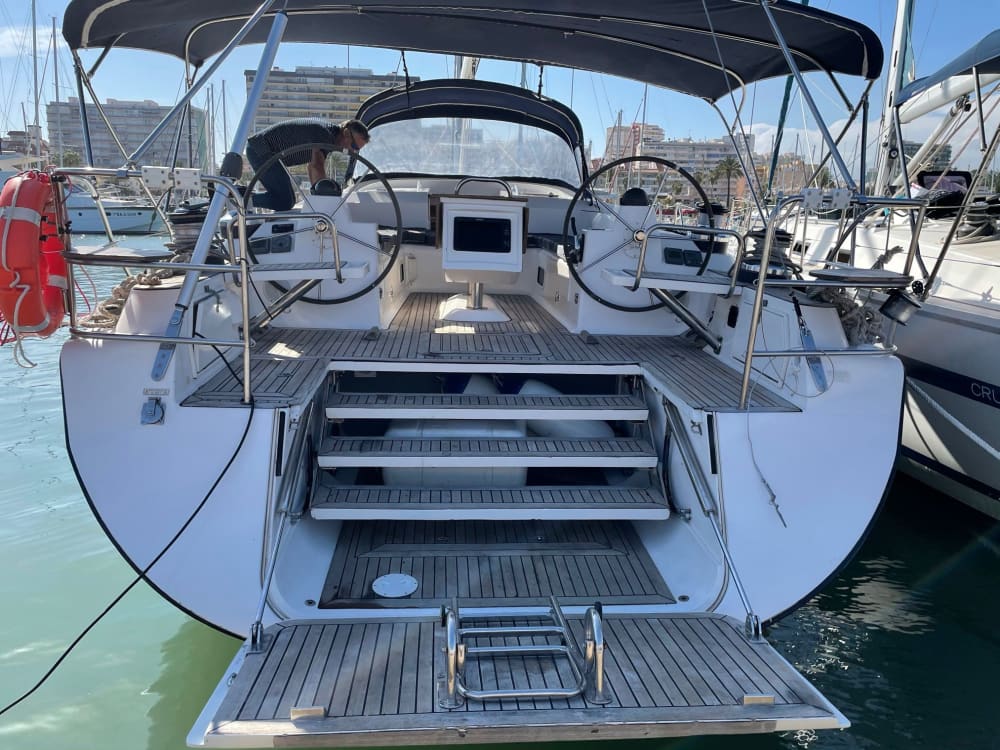 Geniet van een hele dag zeilen in Ibiza en Formentera aan boord van een zeilboot.
