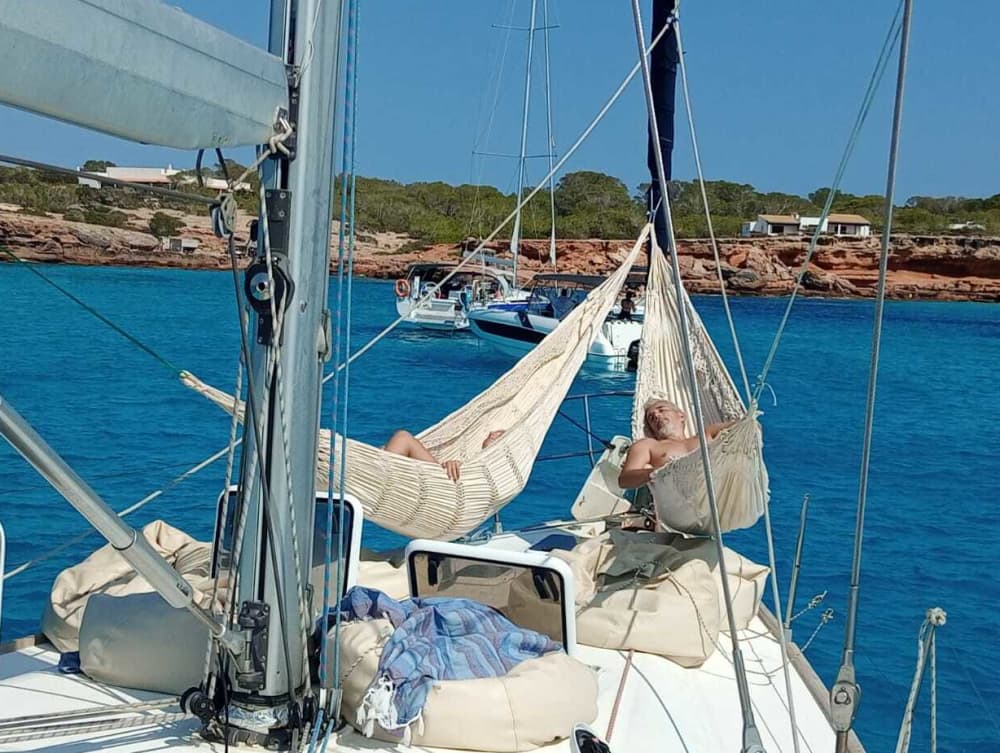 Geniet van een hele dag zeilen in Ibiza en Formentera aan boord van een zeilboot.