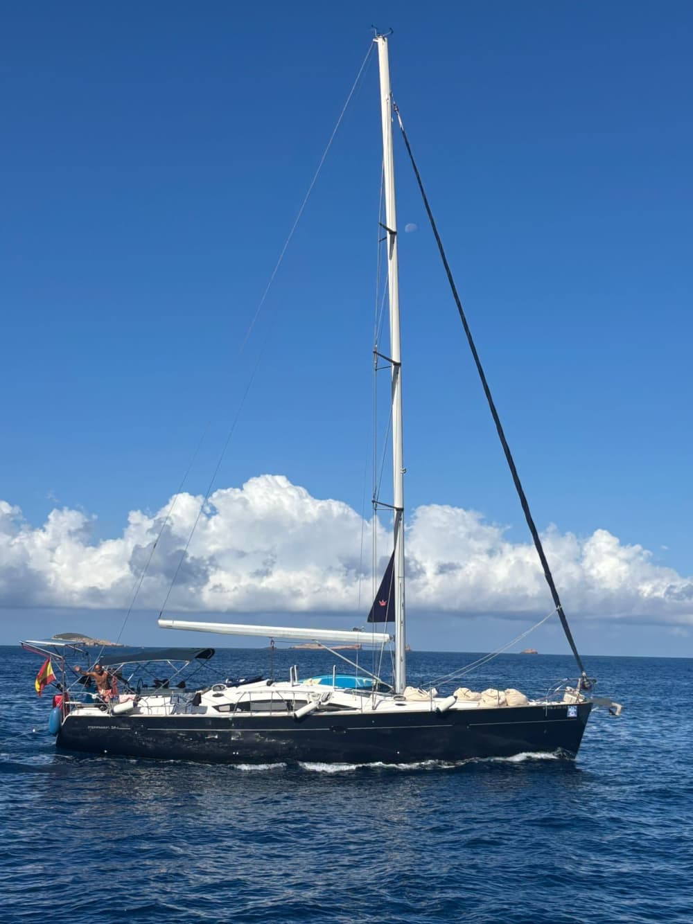 Geniet van een hele dag zeilen in Ibiza en Formentera aan boord van een zeilboot.