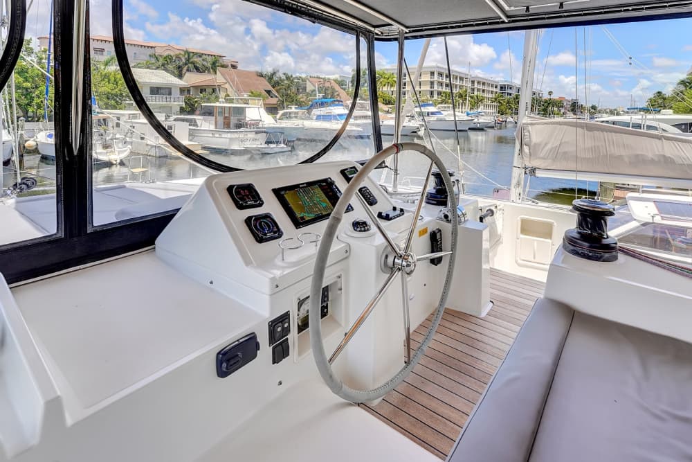 Spend a 9h sailing around Marigot on a sailboat