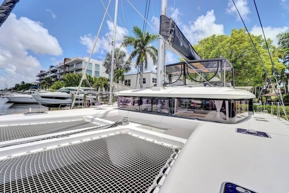 Spend a 9h sailing around Marigot on a sailboat