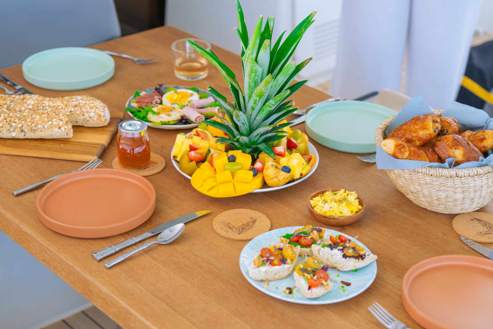 Spend a 9h sailing around Marigot on a sailboat