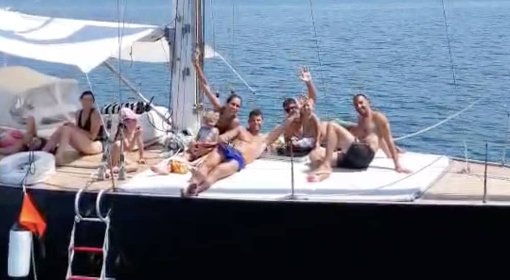 Chárter de lujo de medio día: ¡Explora la costa desde Puerto Banús con estilo!