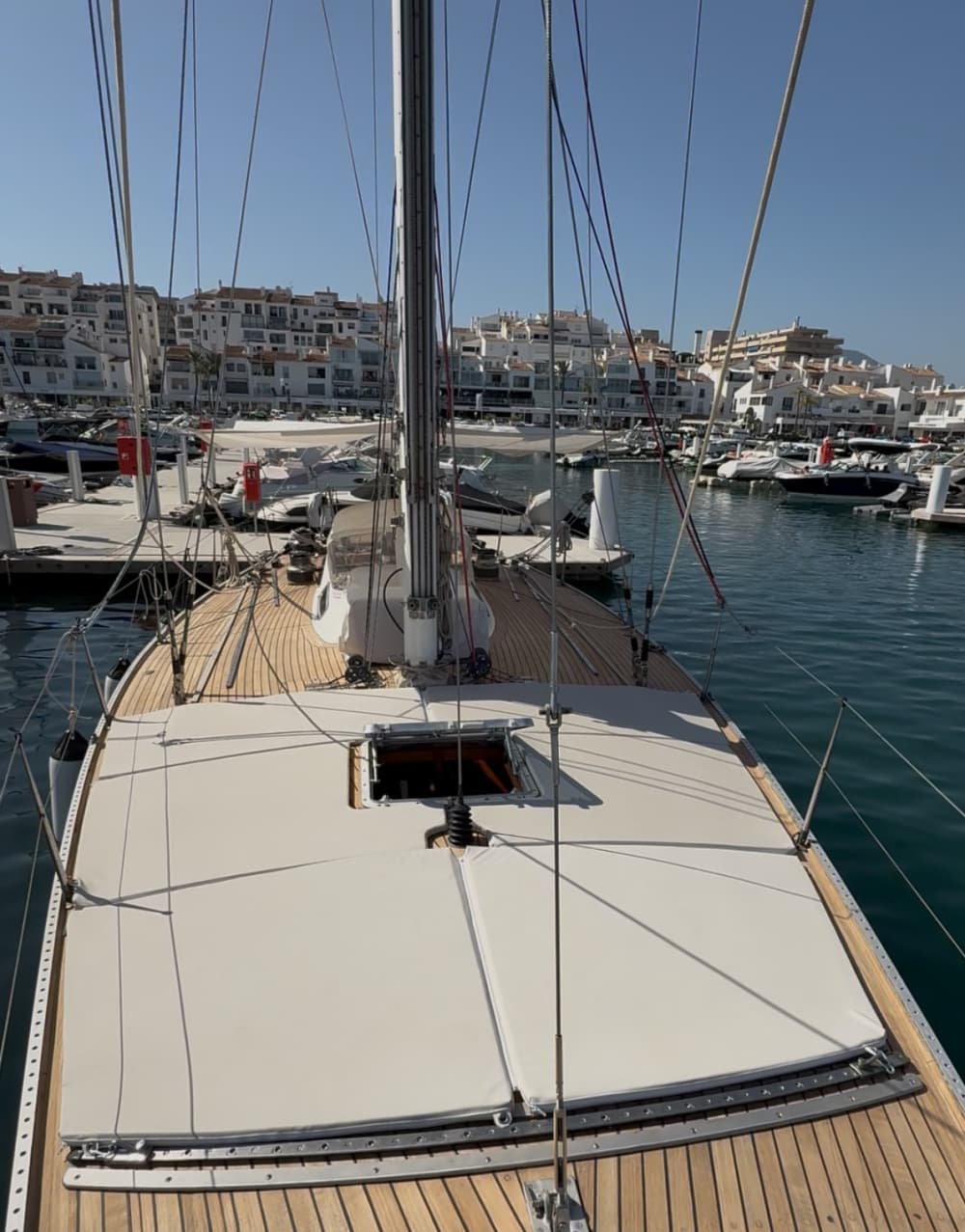 Chárter de lujo de medio día: ¡Explora la costa desde Puerto Banús con estilo!