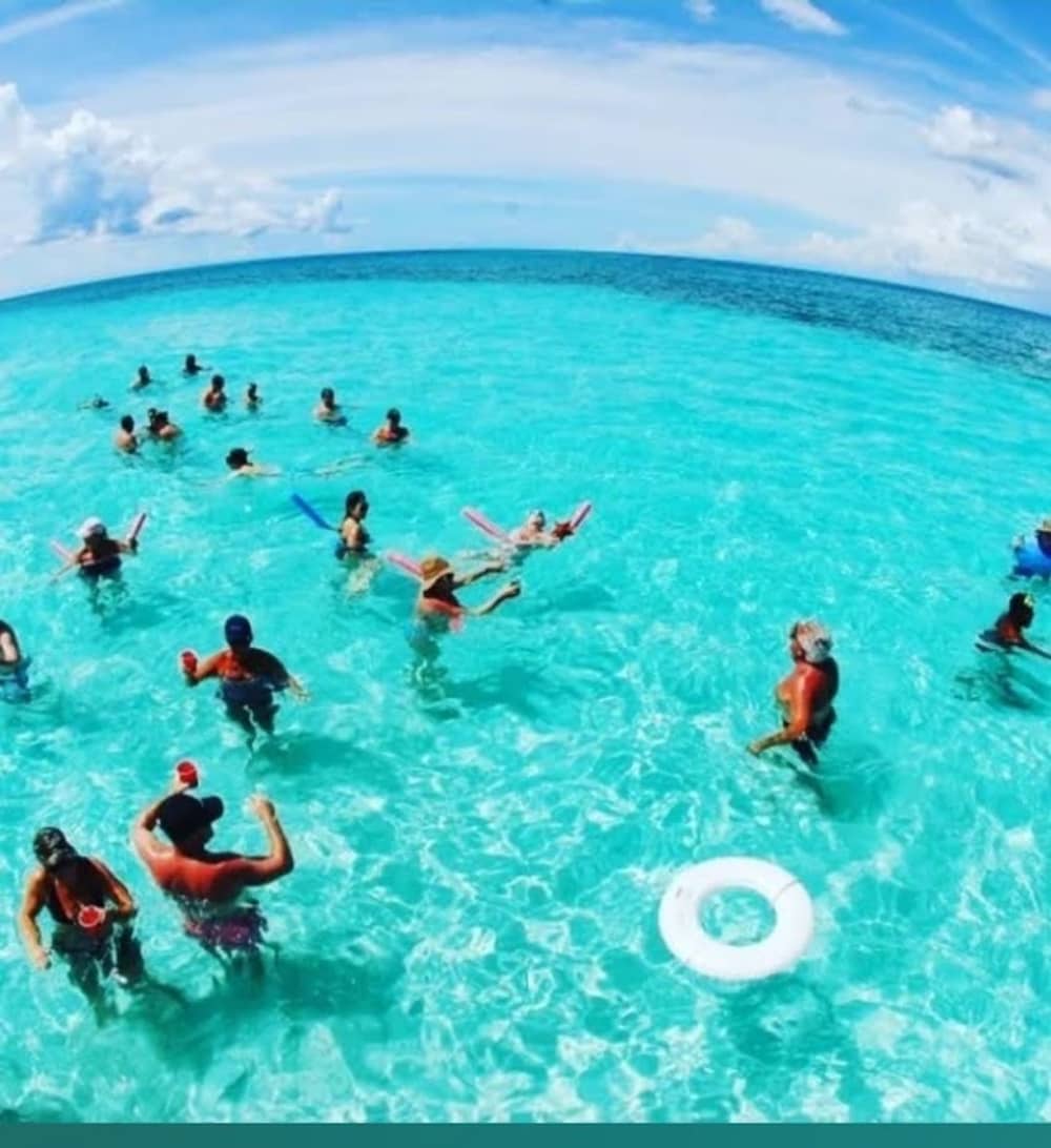 Relax in Bávaro: 9h of sun on a motorboat