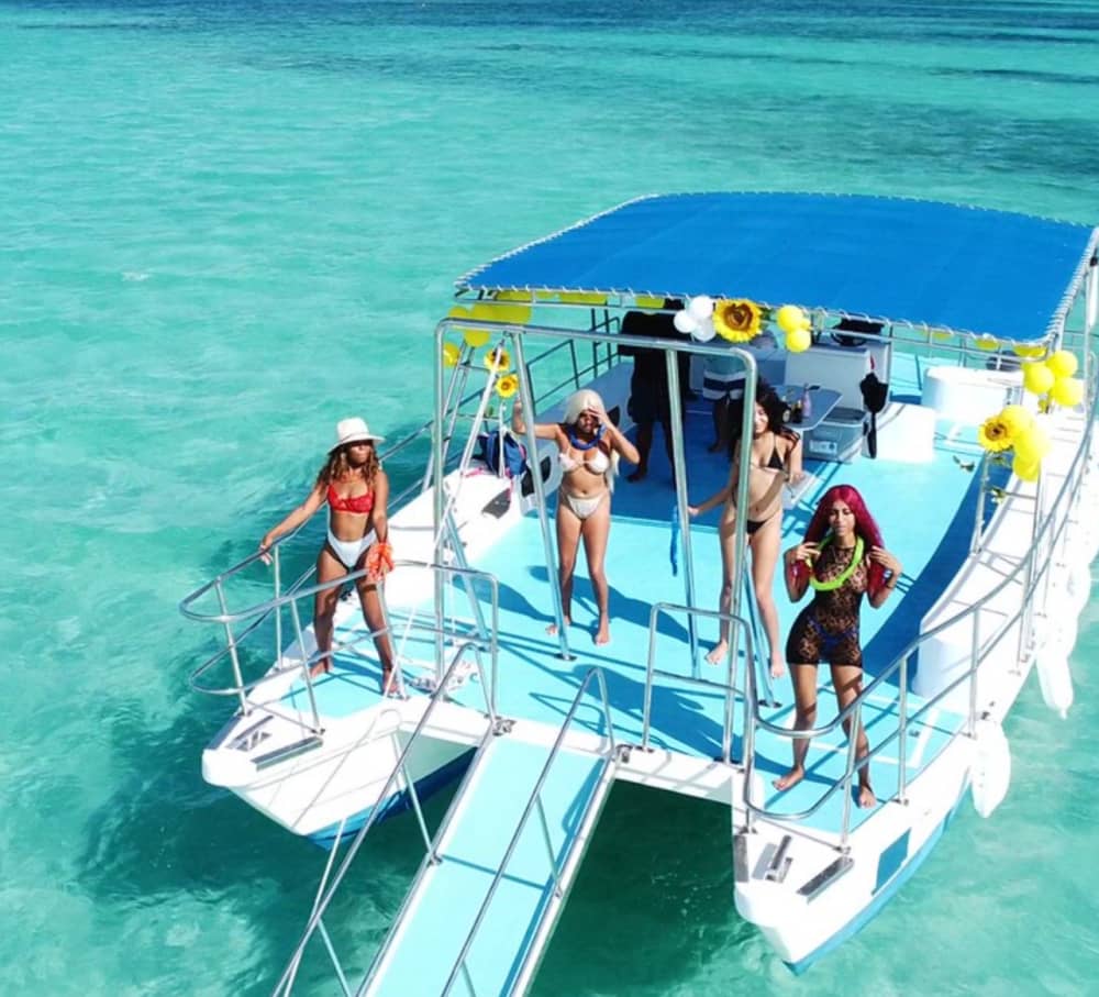 Relax in Bávaro: 9h of sun on a motorboat