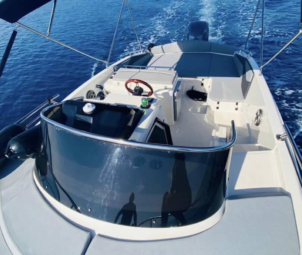 Koppla av på en motorbåt i Milazzo i 4 timmar