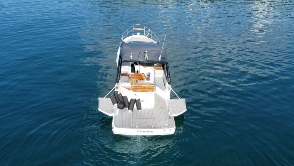 Passeio de barco de meio dia no Rio de Janeiro em uma lancha.