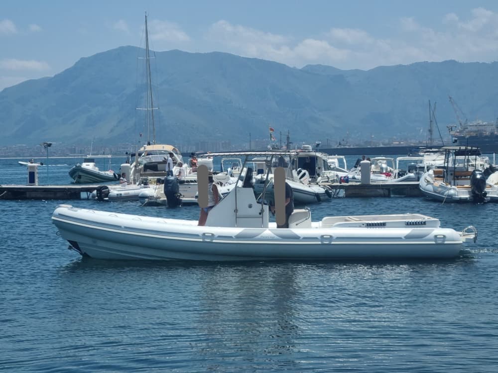 Ontspan tijdens een boottocht van 4 uur in Palermo.