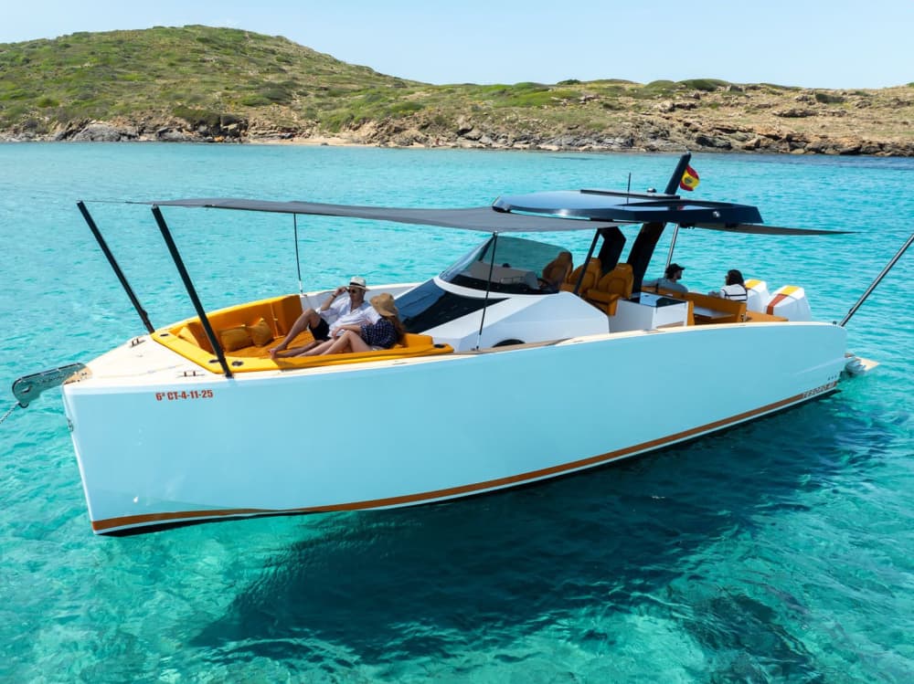 Båtdag på Menorca med bad och avkoppling