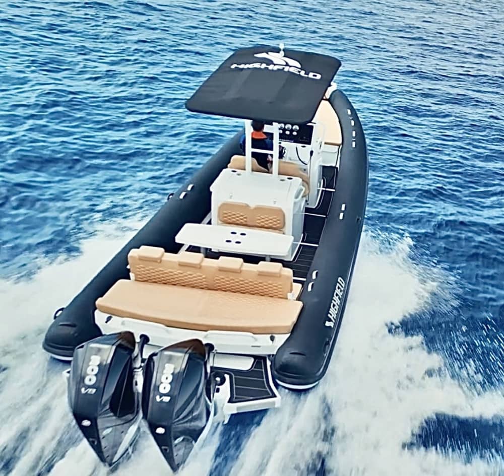 Private boat trip around Cannigione on a motorboat