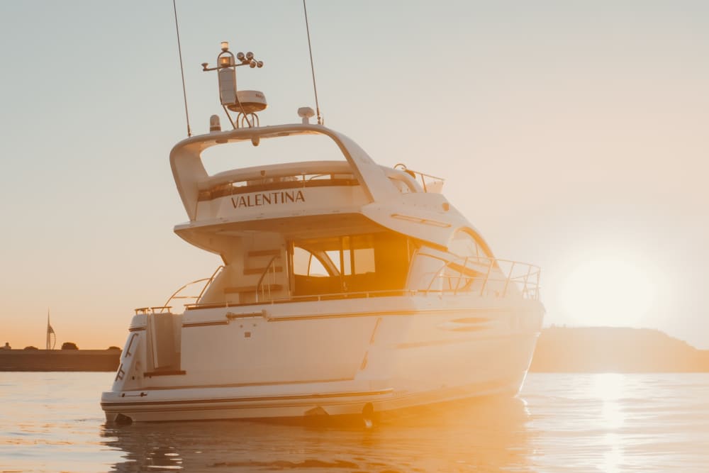 Seu dia em Portsmouth: Alugue uma lancha para 7h30 de exploração.