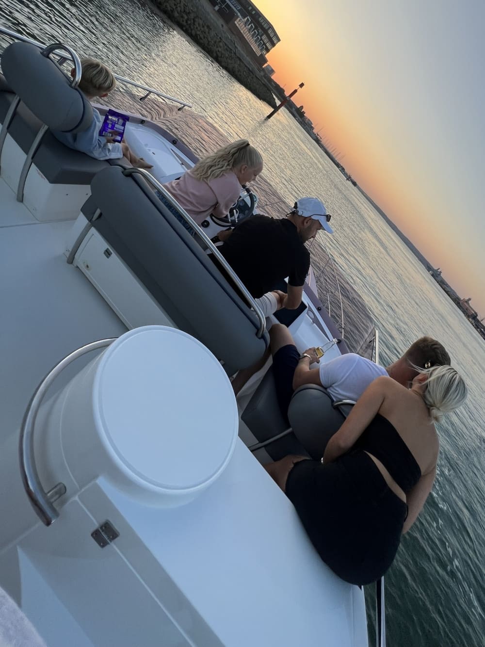 3 timmar och 15 minuter för att utforska Portsmouth på en motorbåt