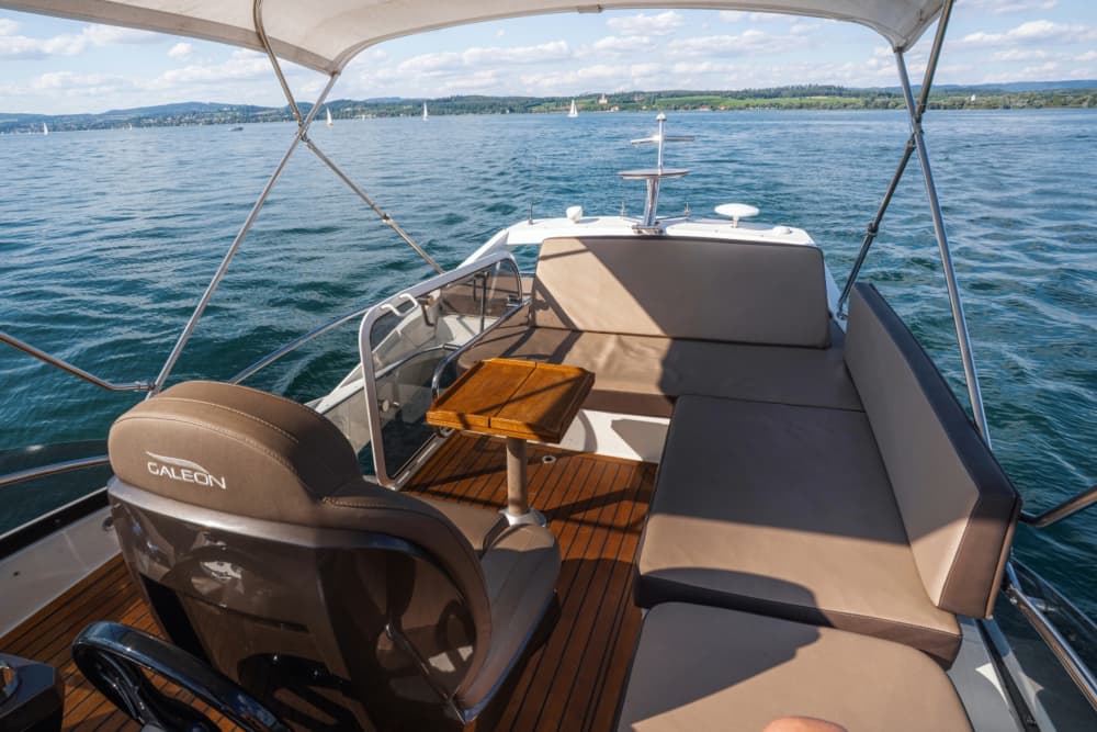 Votre bateau à moteur privé pour une journée autour de Constance
