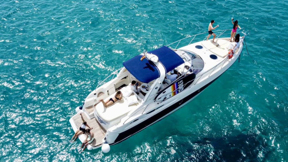 Fête d'anniversaire en bateau (4h) – Musique, lagons et bonne ambiance