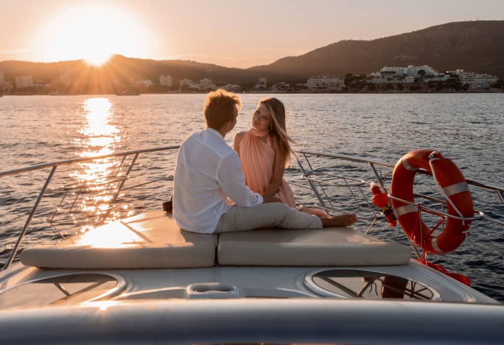 Fête d'anniversaire en bateau (4h) – Musique, lagons et bonne ambiance