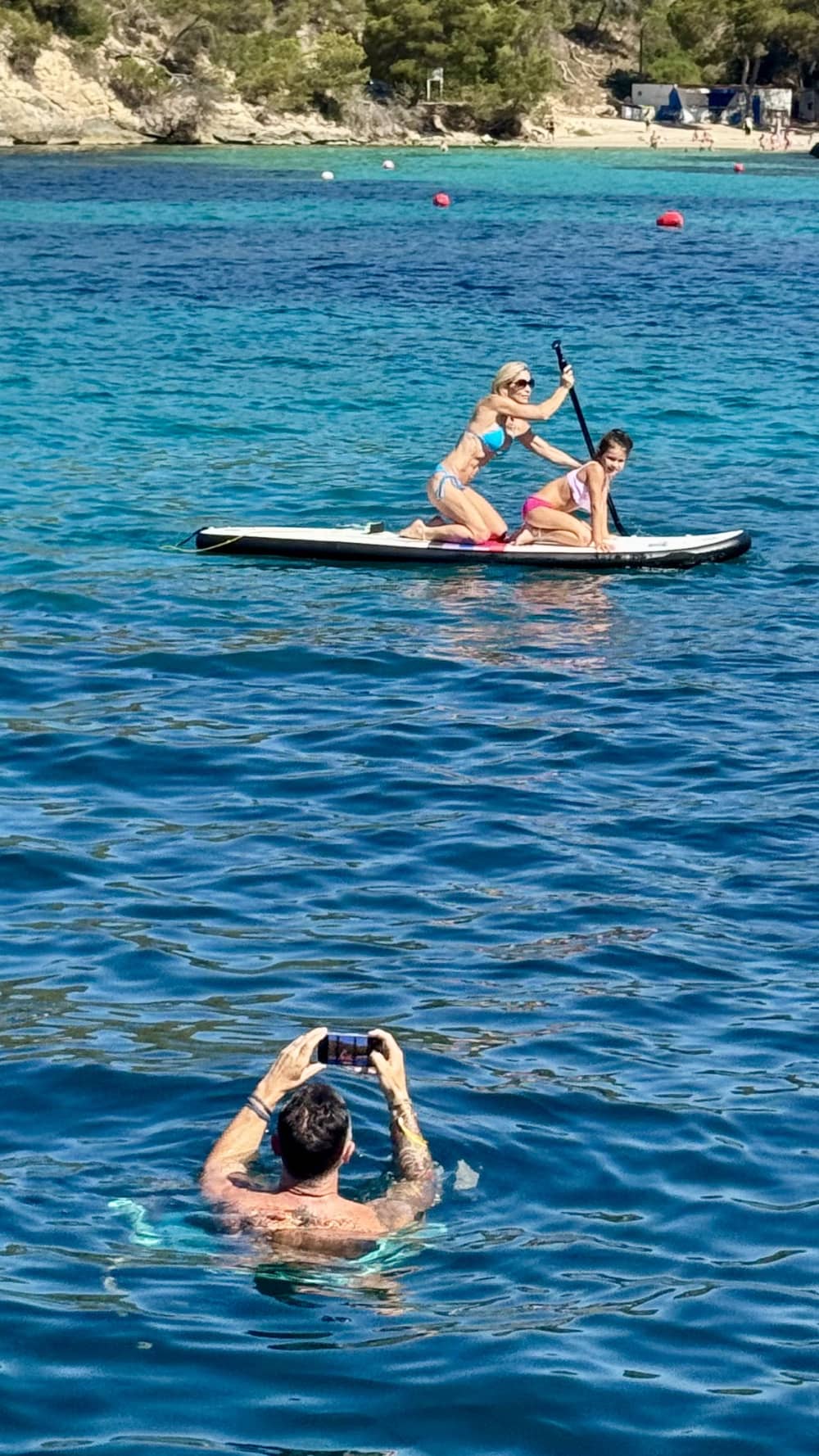 Fête d'anniversaire en bateau (4h) – Musique, lagons et bonne ambiance