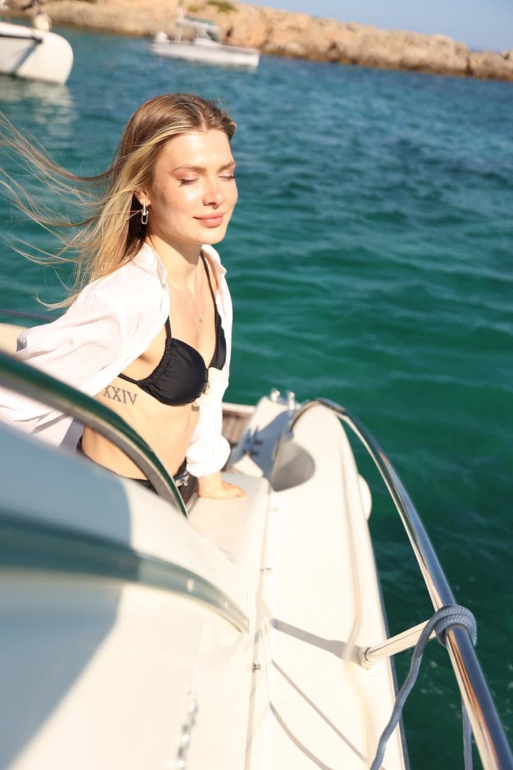 Fête d'anniversaire en bateau (4h) – Musique, lagons et bonne ambiance