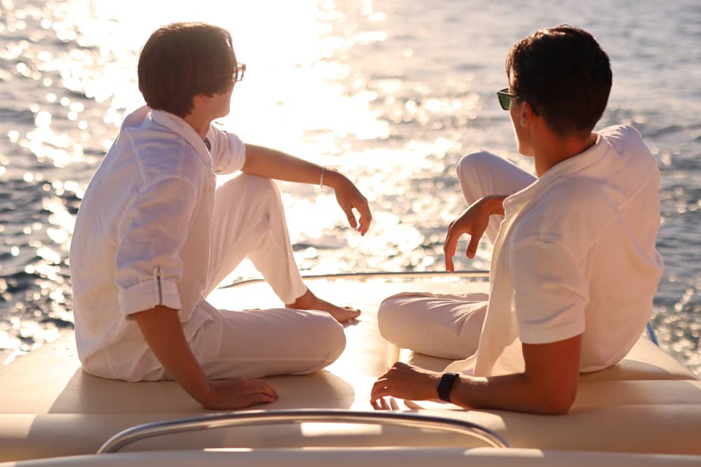 Fête d'anniversaire en bateau (4h) – Musique, lagons et bonne ambiance