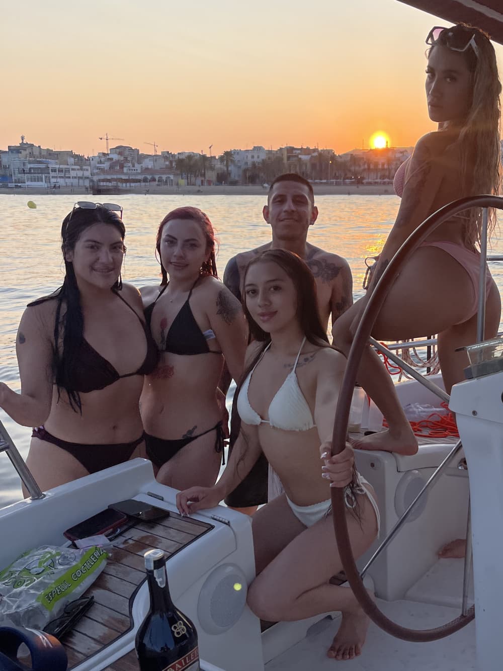 Party Boat en Barcelona: 3 horas de música, mar y diversión