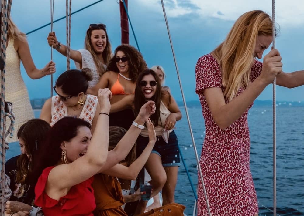Party Boat en Barcelona: 3 horas de música, mar y diversión