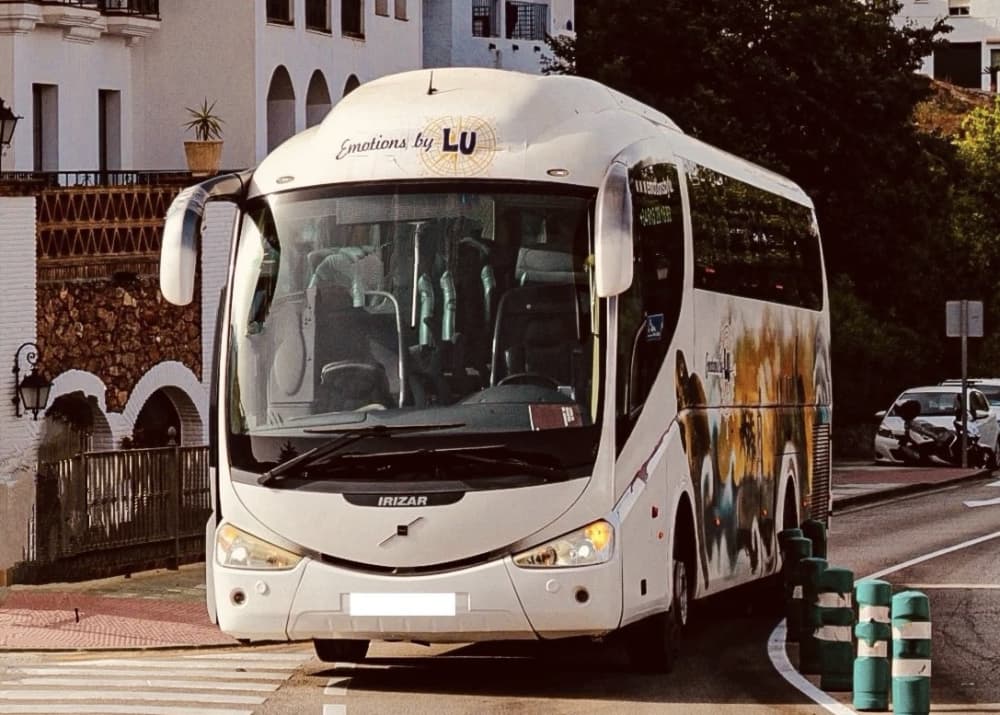 Bootstour mit XXL-Rutschen, Schnorcheln, Aktivitäten und Mittagessen.