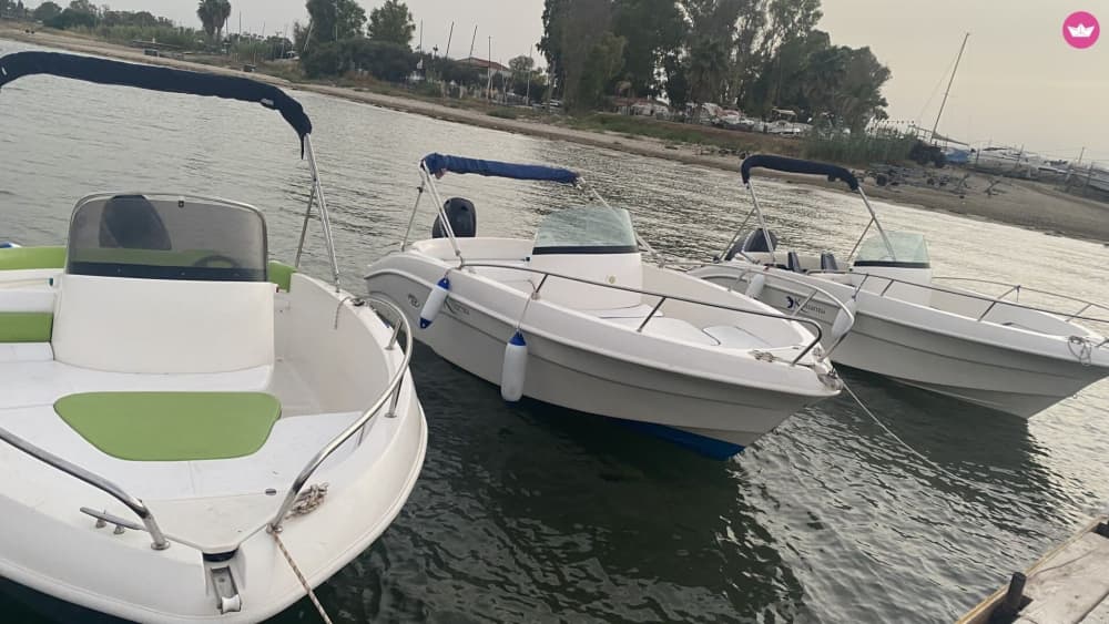 Discover Syracuse's shores: A complete day trip aboard a motorboat