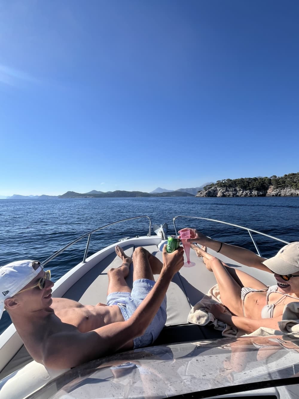 Découvrez les rivages de Dubrovnik : une excursion d'une journée complète à bord d'un bateau à moteur