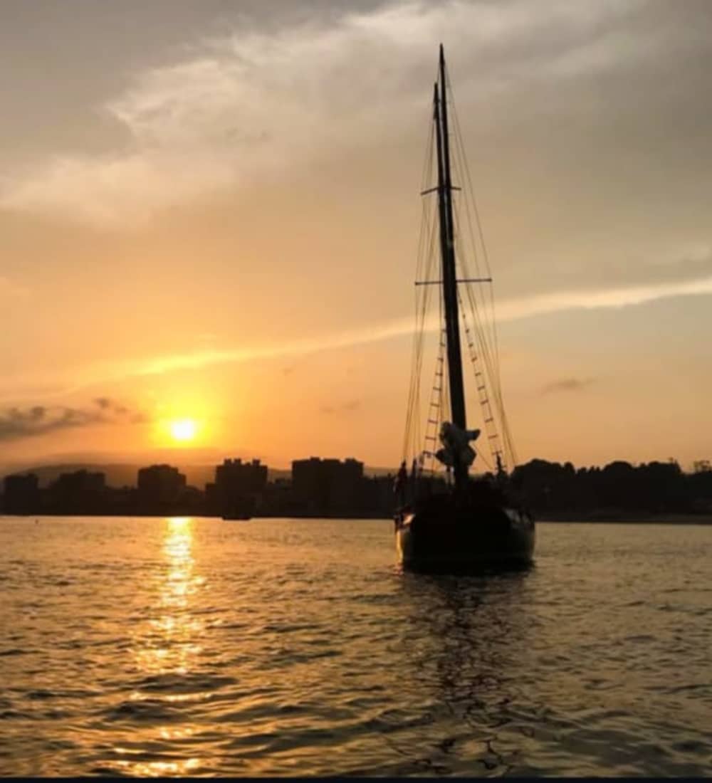 Μαγικό ηλιοβασίλεμα στον κόλπο της Πάλμα. Ιδιωτική εκδρομή με ιστιοπλοϊκό.