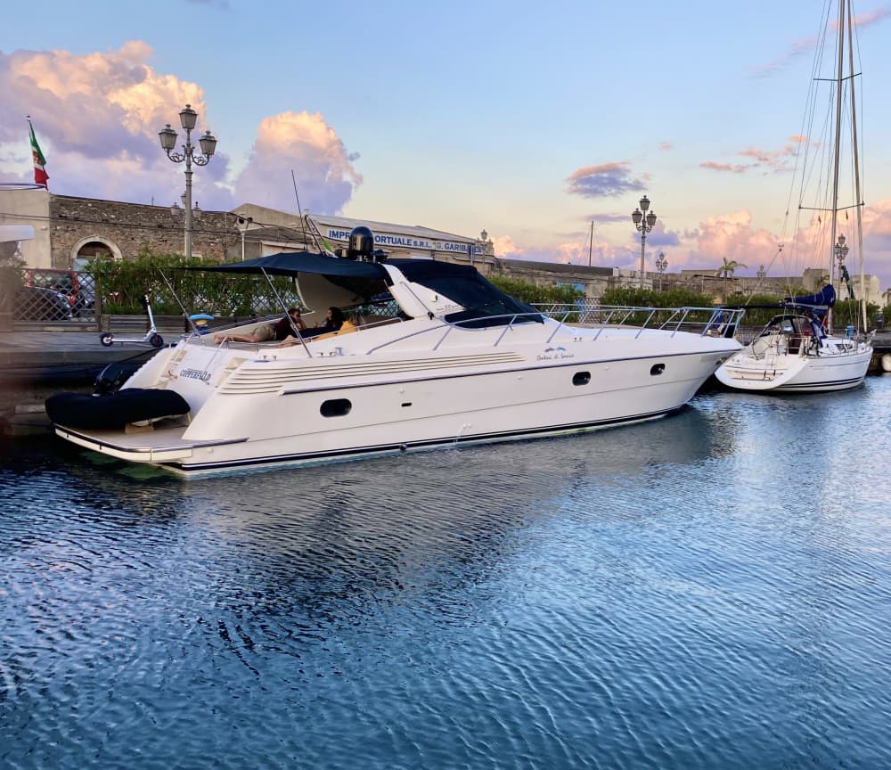 En skräddarsydd Milazzo-resa: En heldag fylld av magi på en motoryacht