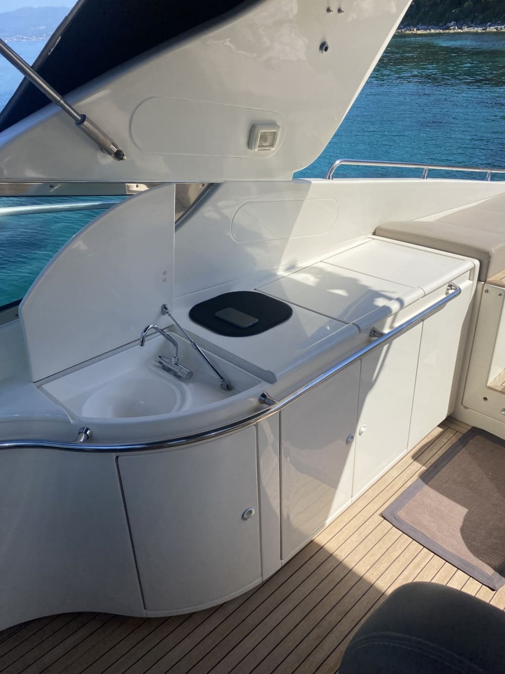 En skräddarsydd Milazzo-resa: En heldag fylld av magi på en motoryacht