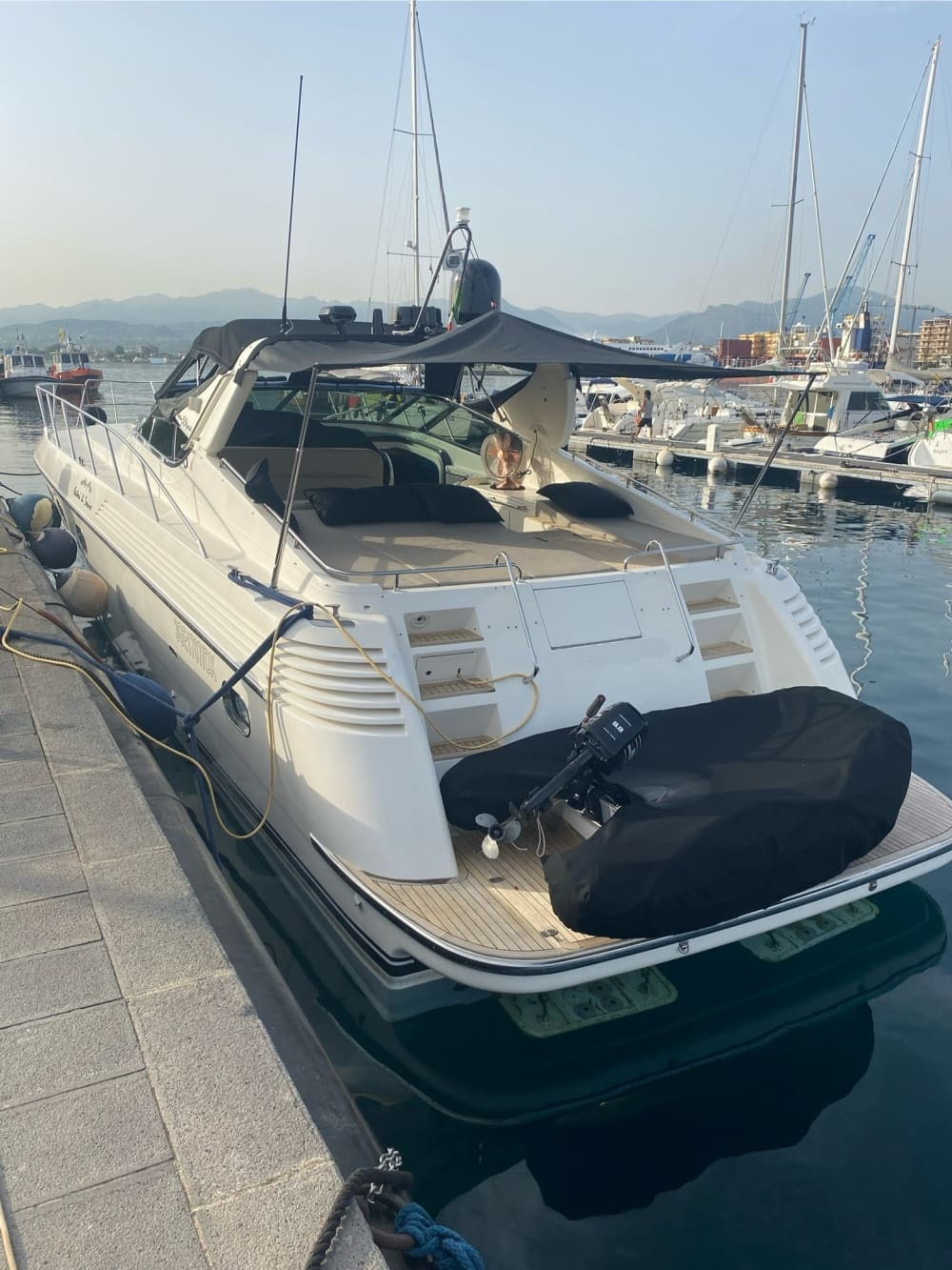 En skräddarsydd Milazzo-resa: En heldag fylld av magi på en motoryacht