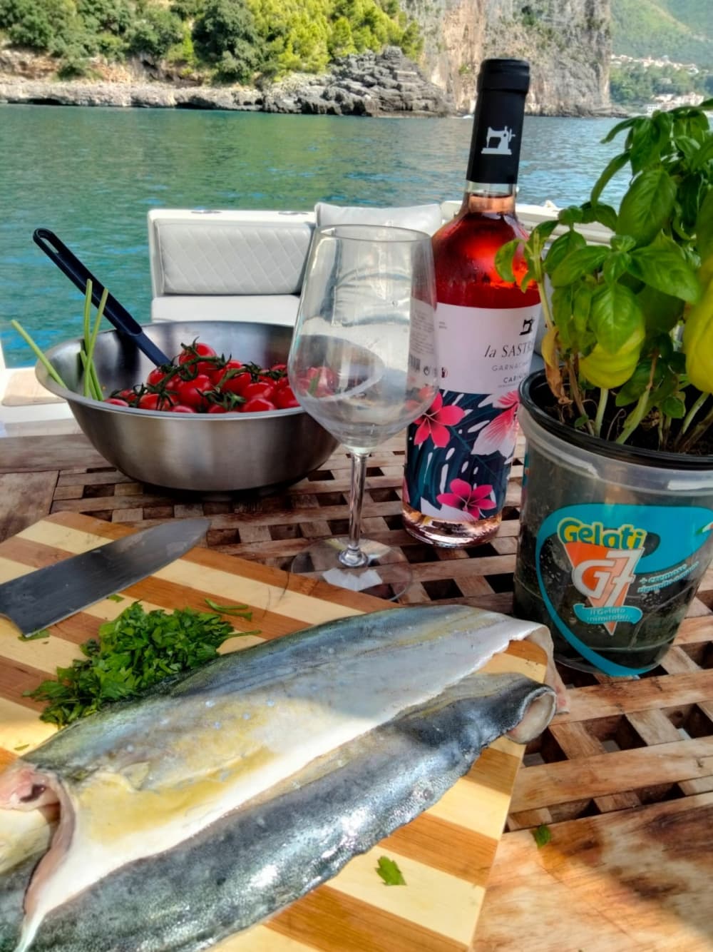 Ein Tag auf einem Boot entlang der Maratea-Küste