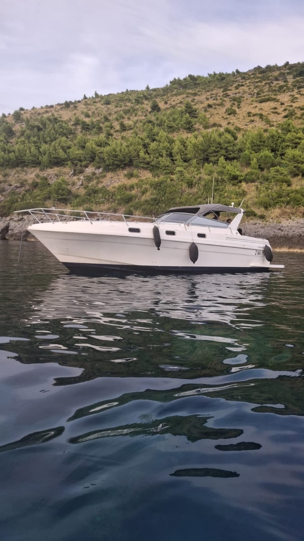 Ein Tag auf einem Boot entlang der Maratea-Küste